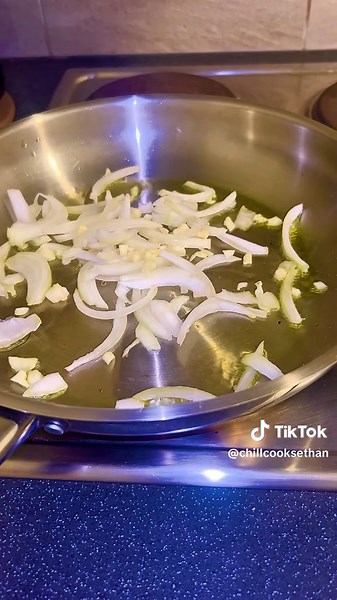 Chicken and lentils slow-cooked in passata, garlic, and spice 🍅🔥 This is just a taste — full recipe’s pinned on my page if you want to cook it right 👨‍🍳 Follow if you’re into flavour without the fuss. Save it — you’ll wanna come back to this 👇🏽 #chillcooksethan #savethisrecipe #dinnerideas #flavourfirst #cozyeats #comfortmeal #foryoupage❤️❤️