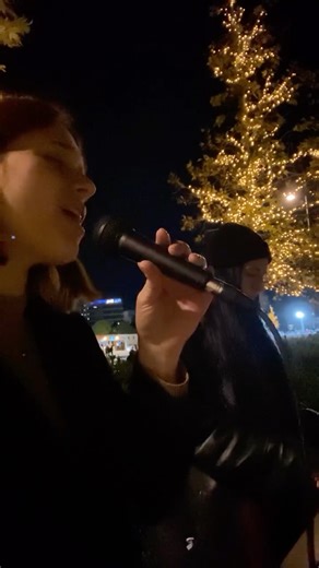 Alexia Konstantaraki on Instagram: "Το καλύτερο κομμάτι του να παίζεις ζωντανά • «Λίγα ψύχουλα αγάπης» - Σωτηρία Μπέλλου • Στα πλήκτρα η @neff.zgnl • #cover #busking #sotiriabellou #snfc #rebetiko"