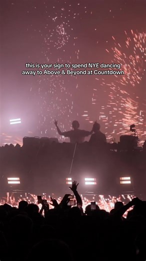 a dream to be dancing away to @Above & Beyond at midnight on NYE 🥂🪩 #countdown #nye #countdownnye #edmtiktok #ravetok