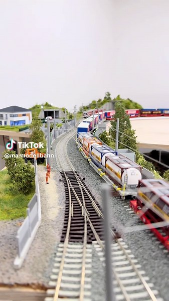 youtube: ma.modellbahn #h0 #modelleisenbahn #modellbau #moba #1to87 #scalemodel #railway #modelrailway #modelrailroading #modellpic #minitature #modelbuilding #miniatur #diorama #miniatureart #modeltrains #bahn #mamodellbahn #modellbahn #bahnbilder #bahn #potd #trainstagram #modeltrain #teleskophaubenwagen #br152