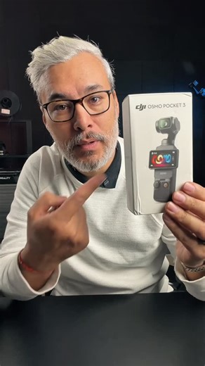 🎥🤯 Sí… compré la Osmo Pocket 3 en Temu. La misma cámara que usan creadores, vloggers y viajeros para grabar como cine… pero a un precio que hace dudar a cualquiera. Y sí: llegó original, sellada y con garantía. El miedo era real, pero la cámara también. 😅 📸✨ Lo que hace increíble a la Osmo Pocket 3: 🔹 Sensor 1” con calidad de cine 🔹 Enfoque rápido y preciso (¡adiós tomas borrosas!) 🔹 Estabilización tipo “película” sin gimbal extra 🔹 Audio sorprendentemente limpio 🔹 Ideal para viajes, ev