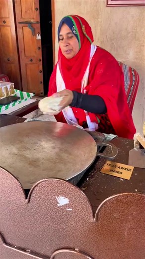 Discovering Dubai Street Food Delights