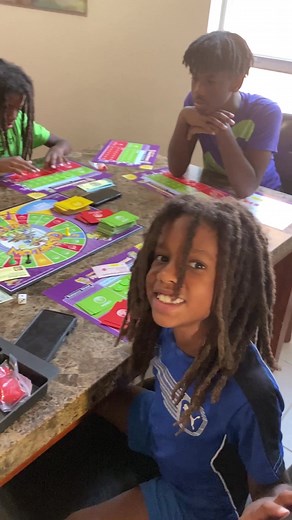 I respect @Robert Kiyosaki for creating Cash Flow For Kids. It is a BRILLIANT Creation. Making it fun for kids to learn principles of financial literacy! If you have kids I recommend getting this and playing it with them. It’s literally an investment into their future💎🤙🏾💎 Prayers🆙Blessings🆙 #cashflow #boardgame #family #fylシ