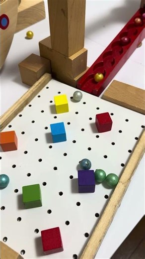 Relaxing Marble Run Race ☆ Colorful balls rolling down a wooden course