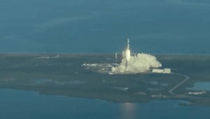 Pilot captures incredible view of rocket launch