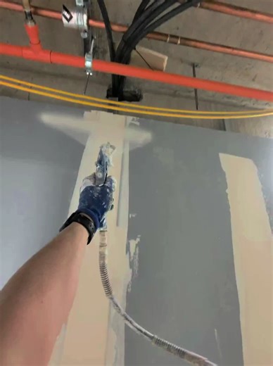 Spray day🔫 #uktiktok #construction #sprayplaster #spray #site