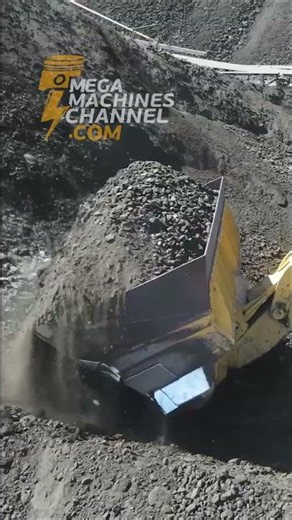 Caterpillar 992G Wheel Loader Loading Trucks With One Pass #megamachineschannel