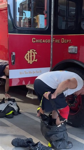 🔥FIRE🔥 CFD TRUCK 32 BATTALION 14