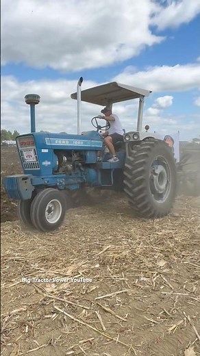 FORD 7000 Tractor Plowing #bigtractorpower
