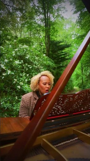 Pre-save my latest single “Roots” 🤍 #emelisandé #roots