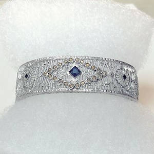 Antique Edwardian Art Deco 1920s lacy rhodium plated filigree hinged bangle