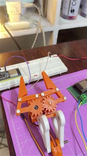 One controller controlling multiple robots...wirelessly #esp32