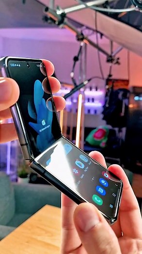 Wir hatten endlich Gelegenheit das neue #GalaxyZFlip4 auszuprobieren 🤩Zu haben bei @o2cando im o2 Grow Tarif#Werbung #o2cando #SamsungGermany #nerdsheaven