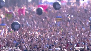 ✦ 1.000.000 spectators ✦ 60.000 participants ✦ 6.200 volunteers ✦ 137 nations 🔵 1 BMW BERLIN-MARATHON #beatberlin42 #beatberlinWR | BERLIN-MARATHON