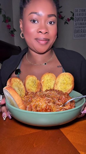 Homemade Spaghetti and Garlic Bread Recipe