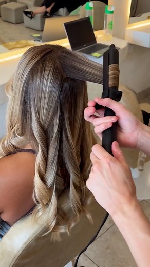 10K views · 42 reactions | The perfect wavy hair tutorial | MetDaan Hairstyles | Facebook