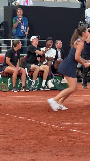 Monfils Bromance at Roland Garros: Heartwarming Tennis Moment