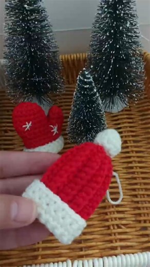 mini santa hat 🎅 christmas ornament 🎄 #crochet #santaclaus #santahat #ornaments #crochetpatterns