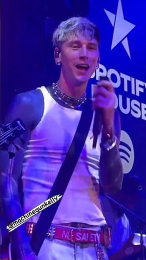 mgk so cute and blowing a kiss to you #machinegunkelly