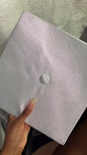 Decorate my cap with me ✨ #fyp #viral #co2022 #graduation