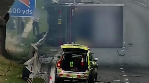 Watch: Lorry crashes into horsebox on M1 in Northamptonshire
