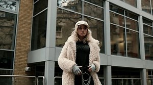 Alternative Female Model Doing Photoshoot Urban: vídeo stock (100% livre de direitos) 1101053215 | Shutterstock