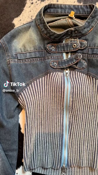 A new bombshell has entered the chat! Obsessed with this piece, I thrift most of my pieces off Yaga in cases you’re wondering! 🤍 #fyp #denim #denimjacket #thrift #thrifting #thriftingfinds #yaga #fashion #fashiontiktok #southafrica @YAGA