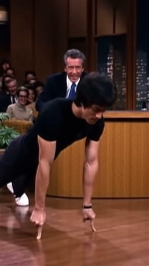 Bruce Lee One Finger Push up Demonstration