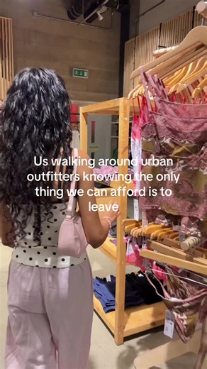 Urban Outfitters Photo Booth Scam? What Happened Inside the Store