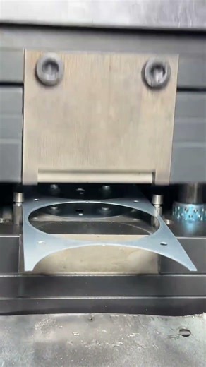 Industrial Stamping Process: High-Speed Mold Punching and Forming