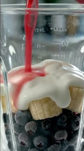 Thick & Creamy Blueberry Pomegranate Smoothie #smoothie #recipe