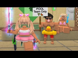 I Found a SWIMMING POOL Team, So I Go UNDERCOVER..(Murder Mystery 2)