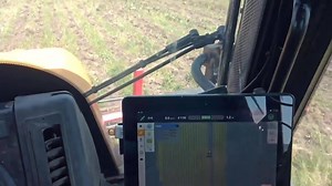 Gülle-, Transport- und ErnteTechnik Grötschl am Maislegen mit einem #JCB Fastrac 2155. | profi