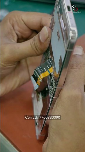 Samsung Z Flip 5 Touch Not Working? Watch How We Fixed It with Precision!