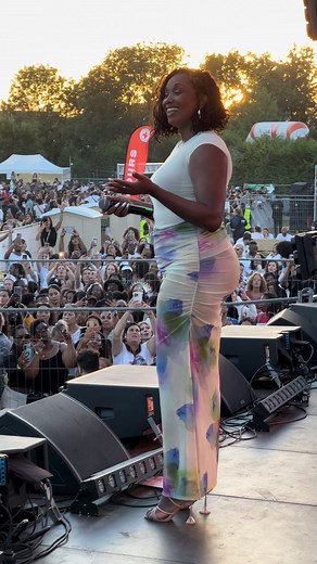 83K views · 10K reactions | Queen @fannyjofficiel qui interprète « Ancrée à ton port » devant le public du @dyrfestival : les larmes 沈 #ancréeatonport #fannyj #doyouremember | TRACE France | Facebook