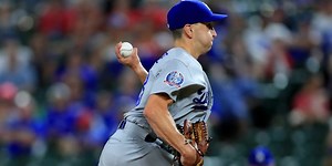 Giants agree to deal with switch-pitcher Venditte