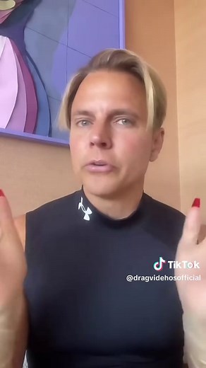 Courtney Act ❤️💅 #courtneyact #dragqueen #drag #nails #gloves #fake #foryoupage #foryou #fyp