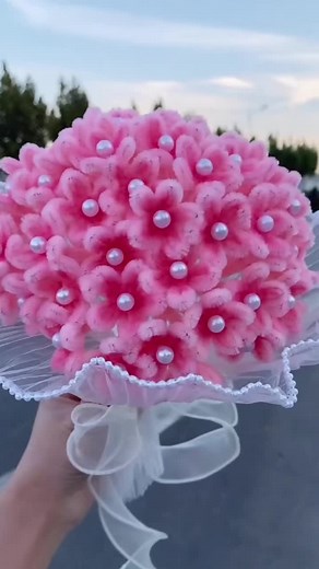 Handmade DIY Pipe Cleaner Hydrangea Bouquet - Creative Wedding Decor