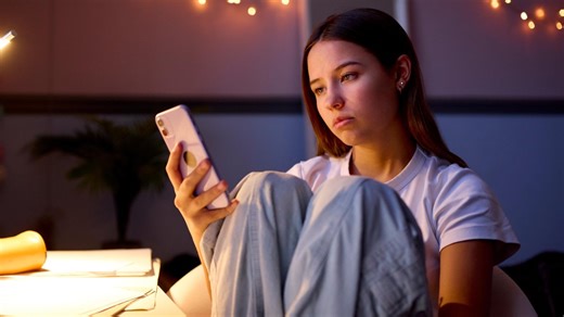 Las redes sociales están impulsando una crisis de salud mental en los jóvenes, advierte cirujano
