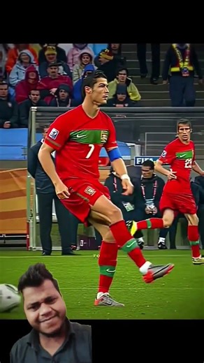 Ye CR7 skills video football lovers ke liye pure dhamaka hai 💣#shots#CR7#RonaldoSkills#DangerousSkil