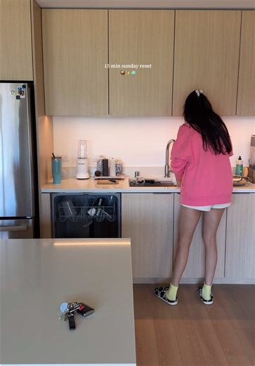 life hack: a timer tricks your brain into thinking cleaning is a game 🧹🍋🧺🧴🛋️ #cleaningmotivation #cleanwithme #cleantok #sundayresetroutine #resetwithme