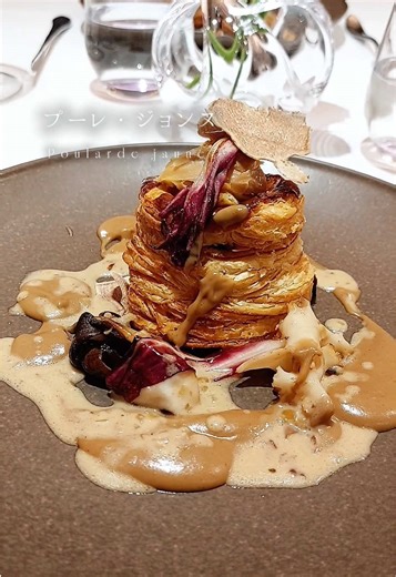 【非日常を楽しむコース料理】 いつもご覧いただき、ありがとうございます。 l’art et la manière（ラール・エ・ラ・マニエール）です。 今回ご紹介するのは、 シェフ久保田が織りなす、旬の食材の持ち味を最大限に活かしたコース料理。 「驚き」と「感動」が心地よく続く、冬のある日の一例をご紹介いたします。 — Menu Grand — 和牛／勢子蟹 鮪 甘海老 牡蠣 プーレ・ジョンヌ 平目 鹿 栗、カシス 林檎 お茶菓子 シェフ久保田の繊細な技術で仕立てられたコース料理は 創造性に満ちた逸品がリズミカルに続く 目で楽しみ、口に運び、余韻まで味わう―― 五感で堪能するフレンチです。 また、専属パティシエだからこそ表現できる 魅惑のアシェット・デセール、 そしてソムリエが寄り添う 粋なペアリングと心地よいサービスも、 多くのお客様からご好評をいただいております。 非日常を味わうひとときにふさわしい、上質な時間を。 東京・銀座の「ラール・エ・ラ・マニエール」で ゆっくりとお過ごしくださいませ。 ※本投稿では、お料理の一例をご紹介しています。 過去の投稿も、ぜひあわせてご覧ください。 