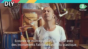 Créateur du projet « Trash to Music », Kan a créé le collectif « Enn Losean Vivab » avec des amis artistes et activistes pour conscientiser les Mauriciens sur la pollution. Parmi leurs différentes approches, il y a le recyclage des déchets pour fabriquer des instruments de musique. Des maracas à la ravanne carrée, savez-vous que les bouteilles en plastique peuvent être utilisées pour fabriquer de nombreux instruments ? Tout ce qu’il vous faut, c’est un peu d’imagination et un brin de créativité 