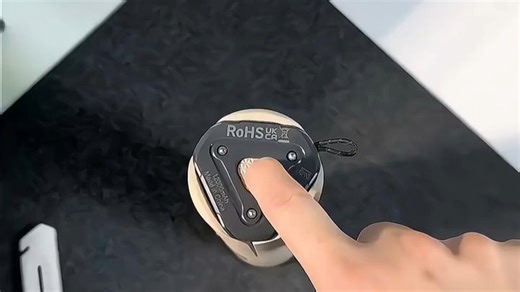 度不错，可以粘在铁的表面，可玩性比较高，可以270度旋 (384)