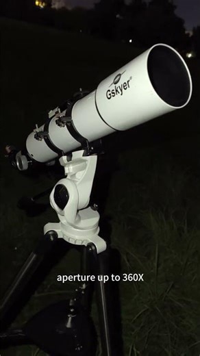 Two telescopes with different magnifications, which one do you like best? Tell us #telescope #moon