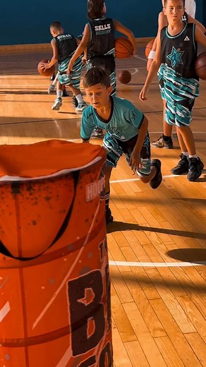 🏀 JUMP STOP, PIVOT & FINISH DRILL Slow your steps. Control your body. Finish with purpose. In this drill, we focus on mastering footwork under control — using a strong jump stop into a pivot to create space, set your base, and finish under balance. 🎯 Why it matters: ✅ Teaches body control in traffic ✅ Builds finishing footwork off two feet ✅ Sharpens decision-making after stopping your dribble ✅ Game-real movement for tight situations in the paint 💡 If you can stop strong, you can finish smar