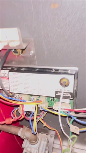 Crown boiler code meaning when it’s flashing a light #theiaqpros #iaqprpos #hvacnesrme #desplaine