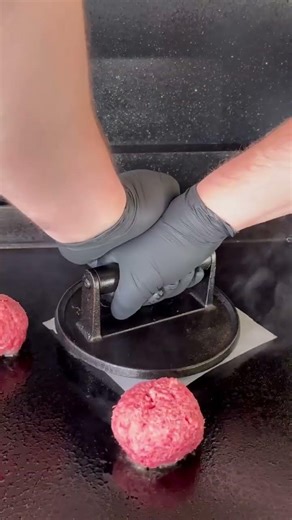 Bacon jam smash burger on the griddle #viral #cooking #youtubeshorts #hangry #beefribs #fry #fyp