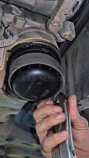 car engine oil filter replacement process fundamentals mechanical engineering do it yourself | J Torres tech