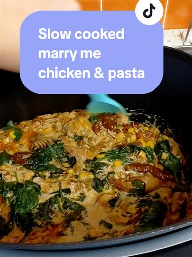 Slow cooked marry me chicken & pasta Ingredients: ♡ Garlic butter ♡ Chicken breasts ♡ Plain flour ♡ Diced onion ♡ Dried oregano ♡ Dried thyme ♡ Hot paprika ♡ Chicken stock powder ♡ Tomato puree ♡ Sundried tomatoes ♡ Parmigiano Reggiano ♡ Dried pasta ♡ Tin of sweetcorn ♡ Double cream ♡ Spinach Method: 1. Turn the PossibleCooker onto sear/sauté mode high, add about a tablespoon of garlic butter, coat chicken breasts in flour and then add them in. Add in a diced onion, a sprinkle of oregano, thyme 